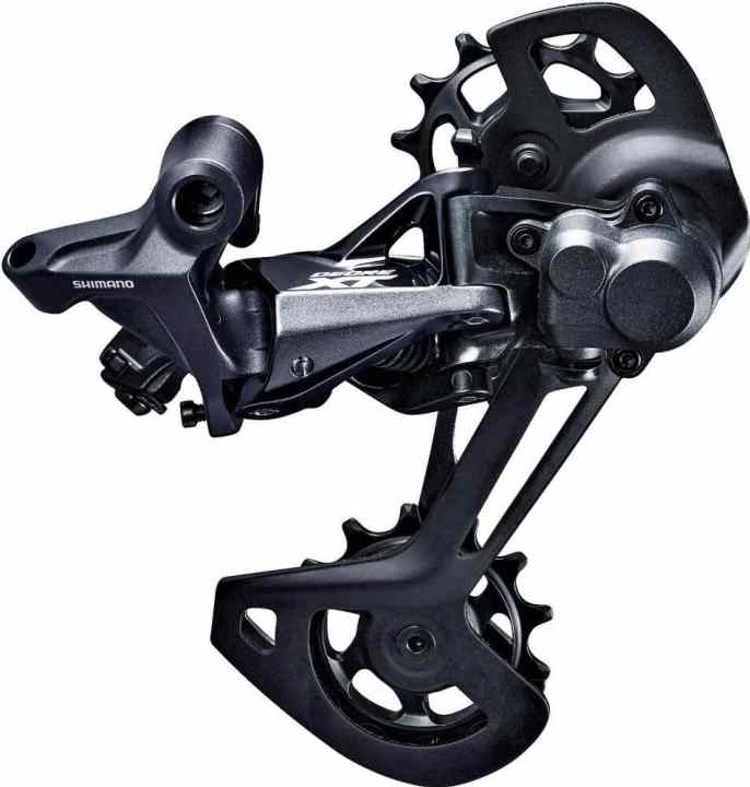 Die „Volksschaltung“ an sportlichen Mountainbikes: die Shimano Deore XT als 12fach-Version >> z.B. <a href="https://www.awin1.com/cread.php?awinmid=11768&awinaffid=471469&clickref=B+Shimano+Deore+XT+M8100&ued=https%3A%2F%2Fwww.rosebikes.de%2Fshimano-deore-xt-rd-m8100-schaltwerk-shadow-rd-1-x-12-fach-2678965" target="_blank" rel="noopener noreferrer">hier erhältlich </a>*.
