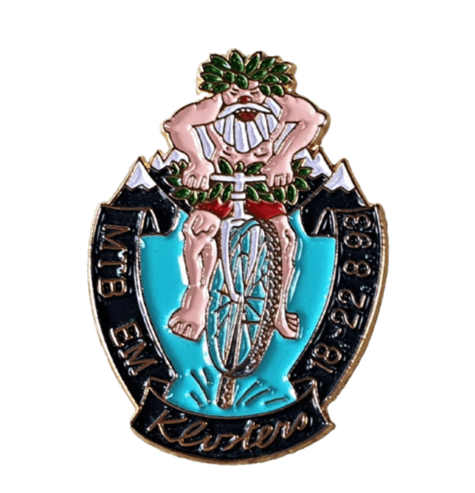 Die  Schweizer Gemeinde Klosters hat in den 90ern MTB-Geschichte geschrieben. Mit dem Marathon Swiss Bike Masters. Aber auch mit der EM 1993, aus deren Anlass diese Plakette erschien.