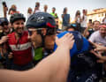 Thibaut Pinot bestreitet sein letztes Rennen und wird von den Fans gefeiert