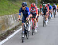 Doch das Peloton kann wieder aufschließen