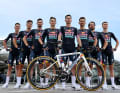 Das Tour-de-France-Aufgebot von Red Bull-Bora-Hansgrohe (von links nach rechts): Bob Jungels, Danny van Poppel, Nico Denz, Jai Hindley, Primoz Roglic, Matteo Sobrero, Marco Haller, Aleksandr Vlasov