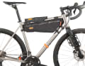 Bei dem kleinen Teil oben auf dem Oberrohr handelt es sich um ein Fahrrad-Trage-System.