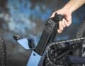 Der Simplo-Akku mit 720 Wattstunden wird ins Unterrohr eingeschoben. Leider ist er mit 4,45 Kilogramm unverhältnismäßig schwer, in unserem Bike klapperte zudem der Akku im Rahmen.