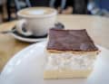 Unbedingt probieren muss man die Cremeschnitte.