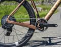 Mit der leichten Sram-Red-­Schaltgruppe und vielen Anbauteilen aus Carbon kommt das e:Grix auf knapp elf Kilogramm und ist damit das leichteste Rad in unserem Vergleich.