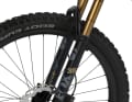 Fehl am Platz: Im Foto-Sample steckte noch die 36er Fox. In der Serie haben Kunden dann die Wahl zwischen der 38er Fox mit 170 mm Federweg und der Rock Shox ZEB mit 160 mm Federweg.
