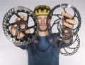 Unter anderem die Wahl der richtigen Bremsscheibe entscheidet für schwere Biker über Fahrqualität und Sicherheit.
