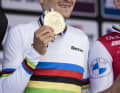 Selbstbewusstseins-Boost: Tom kann Straße, Querfeldein und MTB - und das ziemlich erfolgreich. Hier als frisch gebackener Weltmeister 2023.