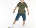 Wer sicher auf dem Wackelbrett steht, kann mit leichten Gewichtsverlagerungen zur Seite rollen.