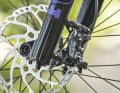 Die Shimano-SLX-Bremsen überzeugten mit hoher Bremskraft. Die günstigen Scheiben brauchen allerdings eine längere Einfahrzeit.