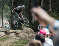 Whips don´t lie! Nino schiebt das Heck zur Seite, dazu der klassische "look back" - Nino-Style.