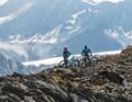 Weißseejoch mit Blick auf den Gepatschferner, Österreichs zweitgrößten Gletscher. Hier oben wird nicht nur die Luft spürbar dünner, sondern auch die Pfadspur. Sie ist teilweise nur an den Markierungen zu erkennen.