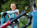 D) Christian Textor: Der Enduro Racer liebt Bagger und Radlager... und Autos, doch welches?