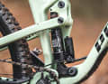 Der RockShox Superdeluxe im  Ultimate-Trimm kann das Potenzial des Hinterbaus nicht wirklich entfesseln und geizt mit Sensibilität.