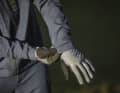 An der Vorderseite überlappen sich sauber mit den Handschuhen - gut gegen kaltenWind