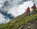 Bis zum Albula-Pass kurbelte es sich noch ganz locker, kurz vor der Chamanna d'Es-cha ziehen bei den Mädels ein paar Stimmungswolkchen auf.