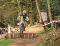 Nachwuchs-Rennen bieten Cross-Country-Radsport vom Feinsten. Hier zeigt Benjamin Huber, dass er sein Bulls-Bike beherrscht.