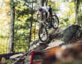 Alan Hatherly im Weltmeistertrikot auf seinem Cross-Country-Bike.