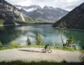 Der Plansee liegt wie ein Fjord zwischen den Bergen und bietet besonders vom nordwestlichen Ufer aus tolle Ausblicke
