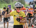 Egal ob Flüssig oder fest: Radsportler brauchen Kohlenhydrate, um den Motor am Laufen zu halten.