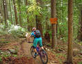 Asian Adonis am Mount Seymour: Da dürfen sich zwei Jungs ihren eigenen Enduro-Trail hinters Haus bauen? Makke konnte es gar nicht fassen.