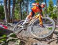 Mathieu van der Poel drückt sein Canyon aus dem Anlieger. Am Ende reicht es nur für Platz 29 für den Superstar.