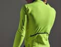 Die neue Spinshift Fahrradjacke ist dehnbar, mit Taschen ausgestattet und vor allem innen mit warmem Fleece.