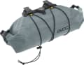 Zu gewinnen gibt es ebenfalls ein Bikepacking-Set bestehend aus: Evoc Handlebar Pack Lenkertasche