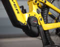 Neu: Im Flyer-Enduro steckt jetzt auch der neue Bosch-Motor mit Smart System. Der Motor ist gedreht verbaut. Nicht optimal für die Bodenfreiheit, aber das ermöglicht kompakte Kettenstreben.