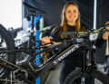 Power-Paar: Sofia Wiedenroth setzt ihr Specialized Turbo Levo in beiden E-Racing-Disziplinen ein - Cross Country und Enduro.
