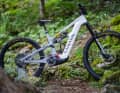 Barels Arbeitsgerät für den E-Enduro-Weltcup: das Canyon Strive:On CFR LTD mit 170/165 Millimeter Federweg und Bosch CX Race.