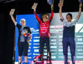 Immer wieder fährt Tracy Moseley im E-Enduro-Weltcup aufs Podium, wie hier 2023 in Les Gets.