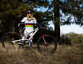 Downhill-Überfliegerin Vali Höll kehrt zurück zu YT Industries! 2024 wird sie für den YT Mob den Worldcup unsicher machen.