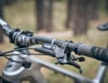 Dickes Bike, dicke Bremsen. Die Maven hat Power, soviel Power, dass uns Manuals damit schwerfallen. Hier ist Fingerspitzengefühl gefragt, um die Bremse schleifen zu lassen.