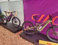Die neuen E-MTBs von Cilo: Rechts Light, links Power.