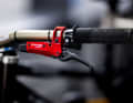 Auffälliges rot und klare Kante. Die neuen Brembo-Bremshebel für das Specialized-Team.