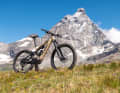 Das E-Enduro Thok TK02-S in seiner Lieblingsumgebung. Alpines Freeriding soll zur Parade-Disziplin des Alu-Boliden zählen.
