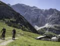 Still und einsam erlebt man das Karwendel nur früh morgens und entgegen der allgemeinen Fahrtrichtung.