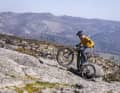Mit drehmomentstarkem Schub unterstützt der Shimano EP801 gut in steilen Uphills.