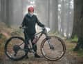 Die zwölfjährige Amélie und ihr Orbea Alma Cross-Country-Hardtail.