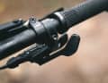 Der klobige Sram X5 Schalthebel ist ein Tribut an die günstige Ausstattung des Woom Kinderfahrrads, erfüllt im Test jedoch seinen Zweck.