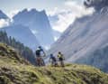 Wo es lange hoch geht, geht's aber auch lang wieder runter - einer der vielen Motivationssprüche während des Transalp-Rennens.