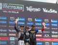 Das Podium der Herren in Val di Sole: Goldstone vor Brosnan und Daprela.