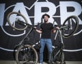 Rennrad, Hardtail, Freerider – Harry G hat selbst die Garage voll.