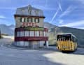 Shuttle-Service: Die Postbus-Haltestelle Belvedere auf der Furkapasshöhe ist Startpunkt der Tour.