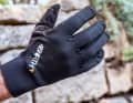 Der Nokken von 45Nrth ist ein bequemer Softshell-Handschuh mit weichem Merino-Futter