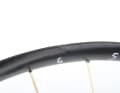 Pi Rope: In unserem Crashtest versagte die Carbon-Felge bei einer Energie von 18,5 Joule, was einer sehr ordentlichen Schlaghöhe von Stufe 6 entspricht.