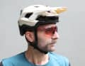 Für die Rudy Project Astral Sphere haben wir uns nicht gerade den optimalen Helm ausgesucht. Die leichtgewichtige Sonnebrille zielt eher auf die Race-Fraktion als auf Trailbiker ab