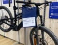Samt Auftrag kommt das Rad dann in die Werkstatt. Normalerweise verabschieden sich hier Bike und Besitzer/in. Ich durfte zusehen.