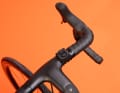 Schalten lässt sich der Zwift Hub an Rennradlenkern...